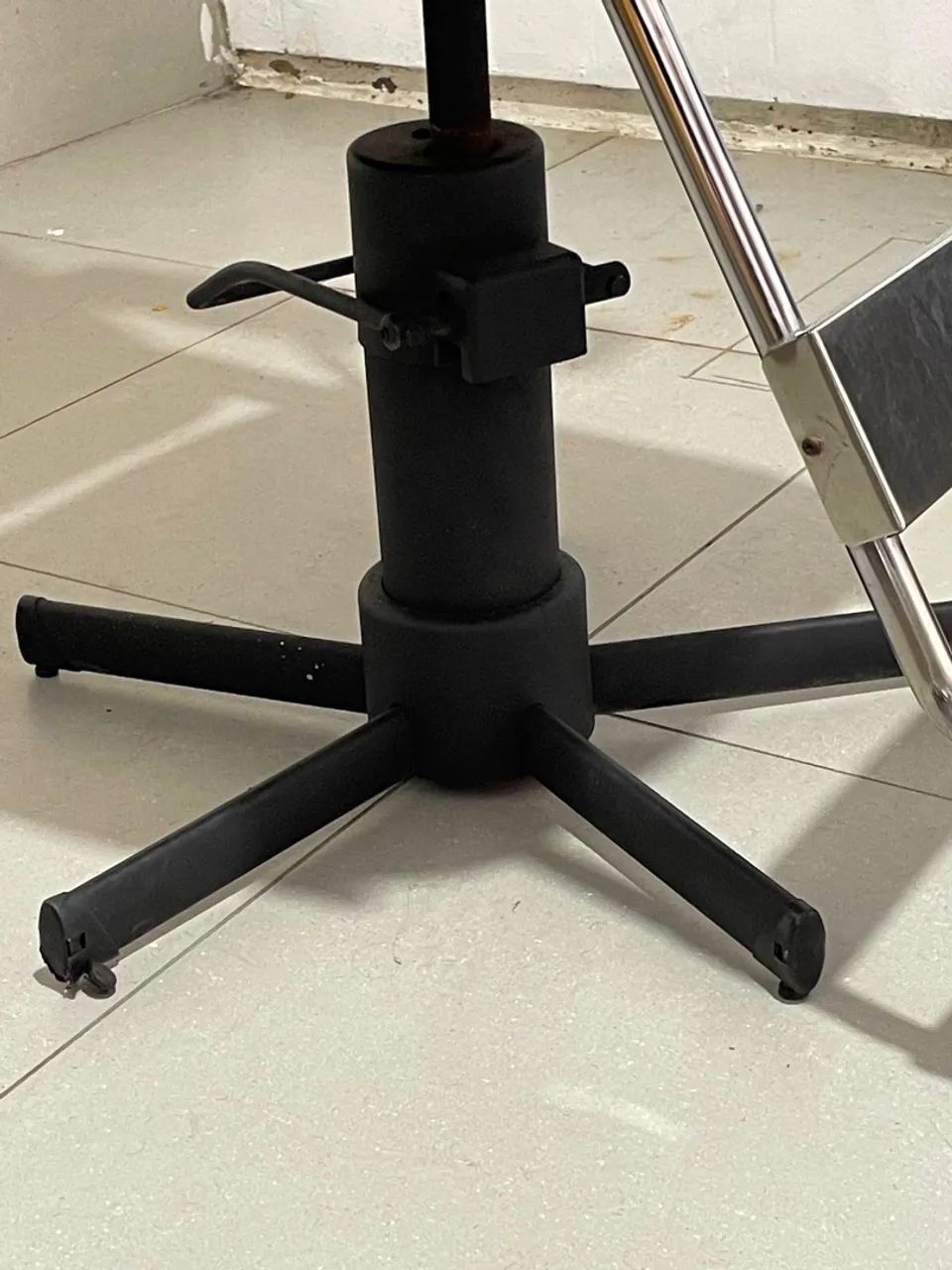 Cadeira de Barbeiro Hidráulica Reclinável Profissional - Foto 4