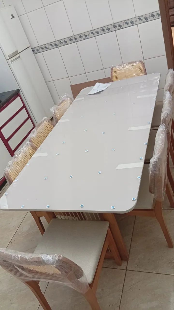 Mesa de Jantar com 8 lugares 100% Madeira  - Foto 3