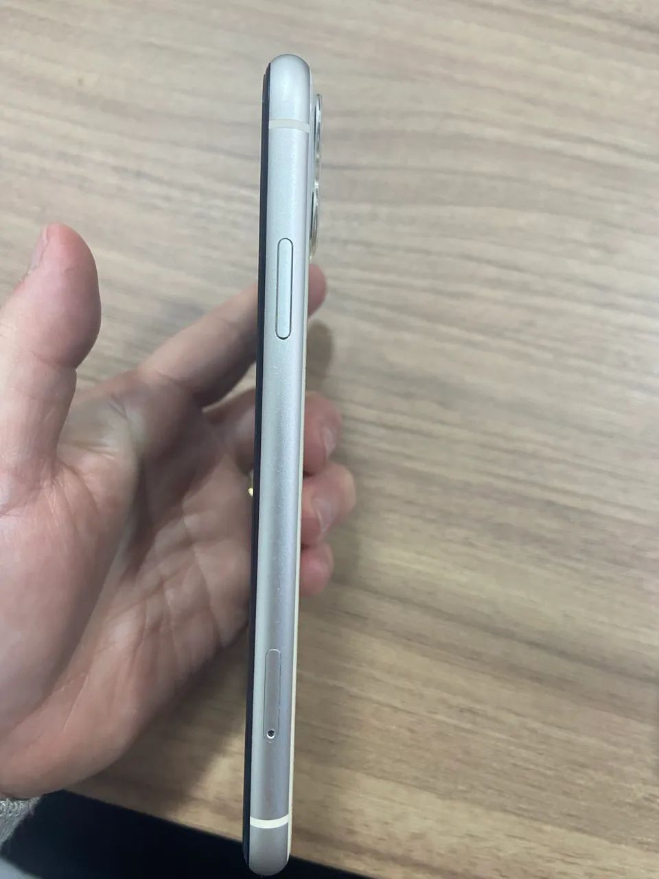 IPHONE 11 bom estado , mancha na tela  - Foto 3