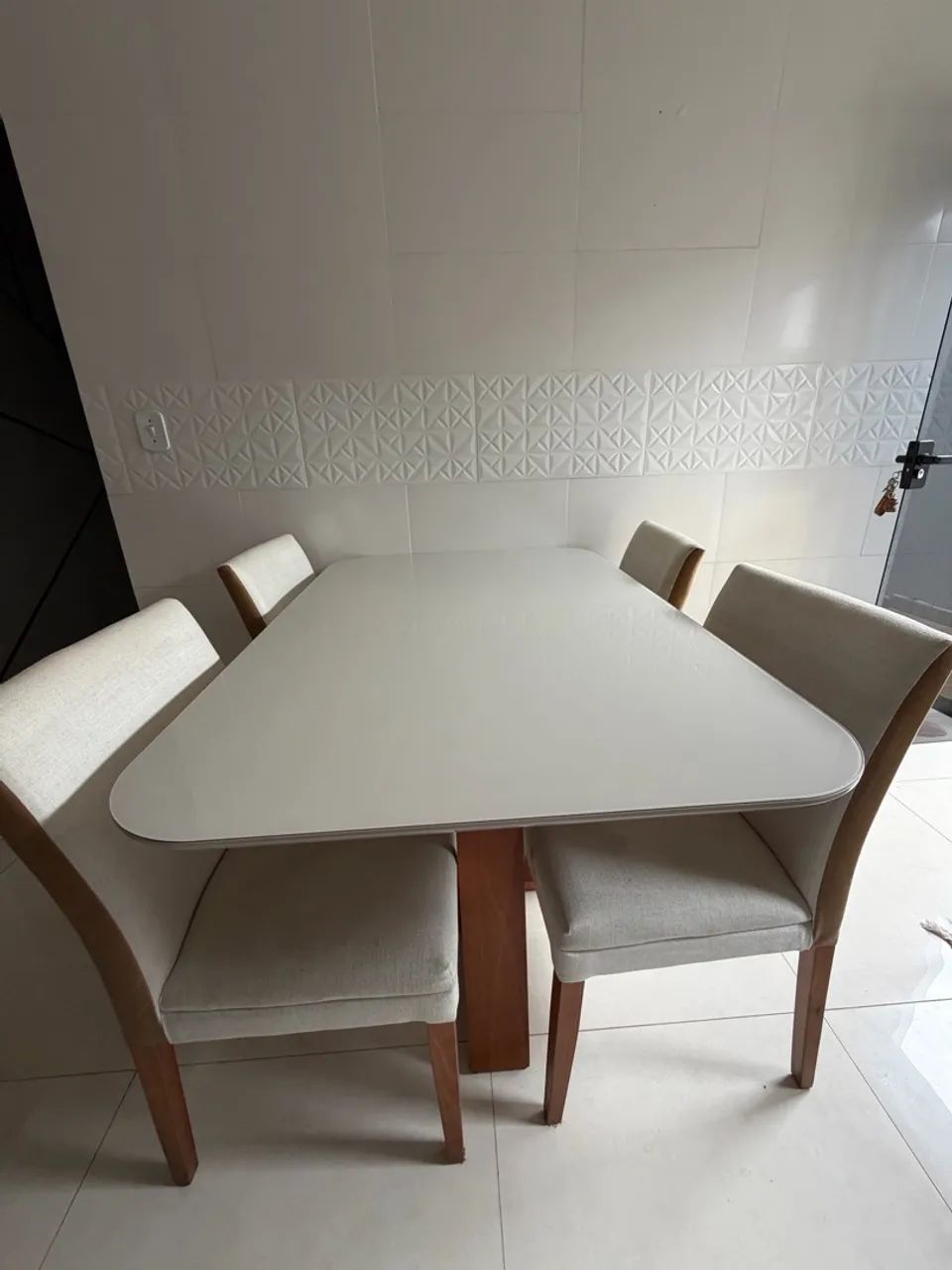 Mesa com 4 cadeiras! - Foto 3