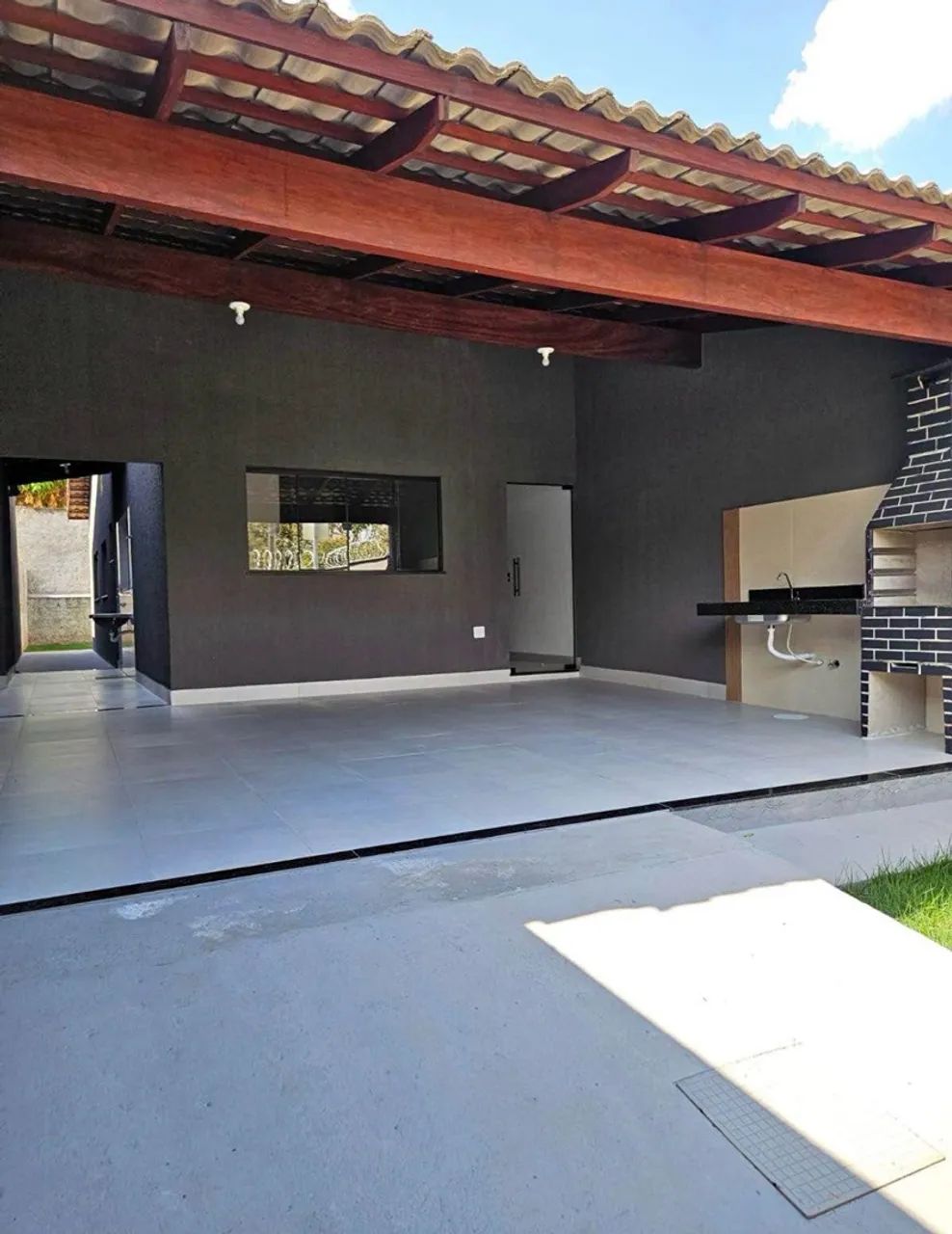 Vende-se casa na floresta 