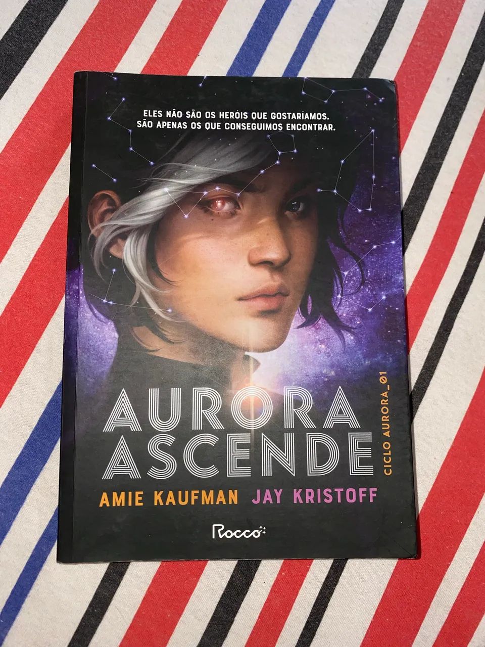 Livro Aurora Ascende