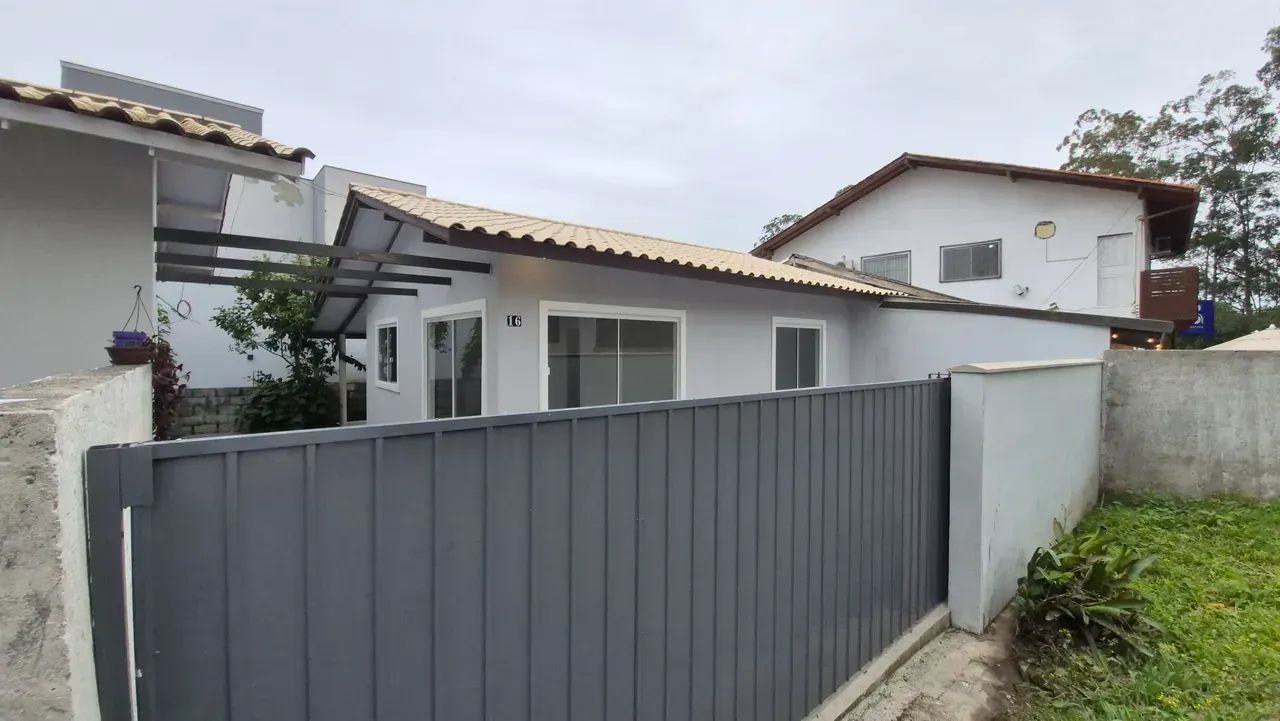 Casa de 2 quartos no Rio Tavares