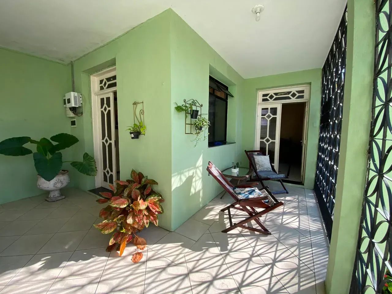 Super Casa com 5 suítes, 8 vagas, no melhor do Parque Araxá - Foto 3