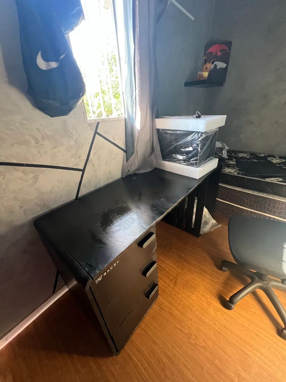 Mesa para computador/escritório preta com gaveteiro - Foto 3