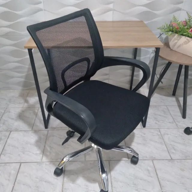 Cadeira de escritório com mesa