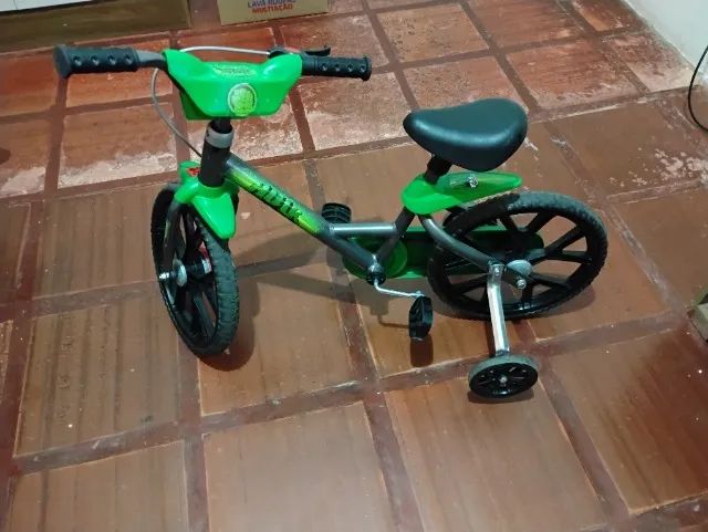 Bicicleta aro 12 Hulk semi nova - Foto 2