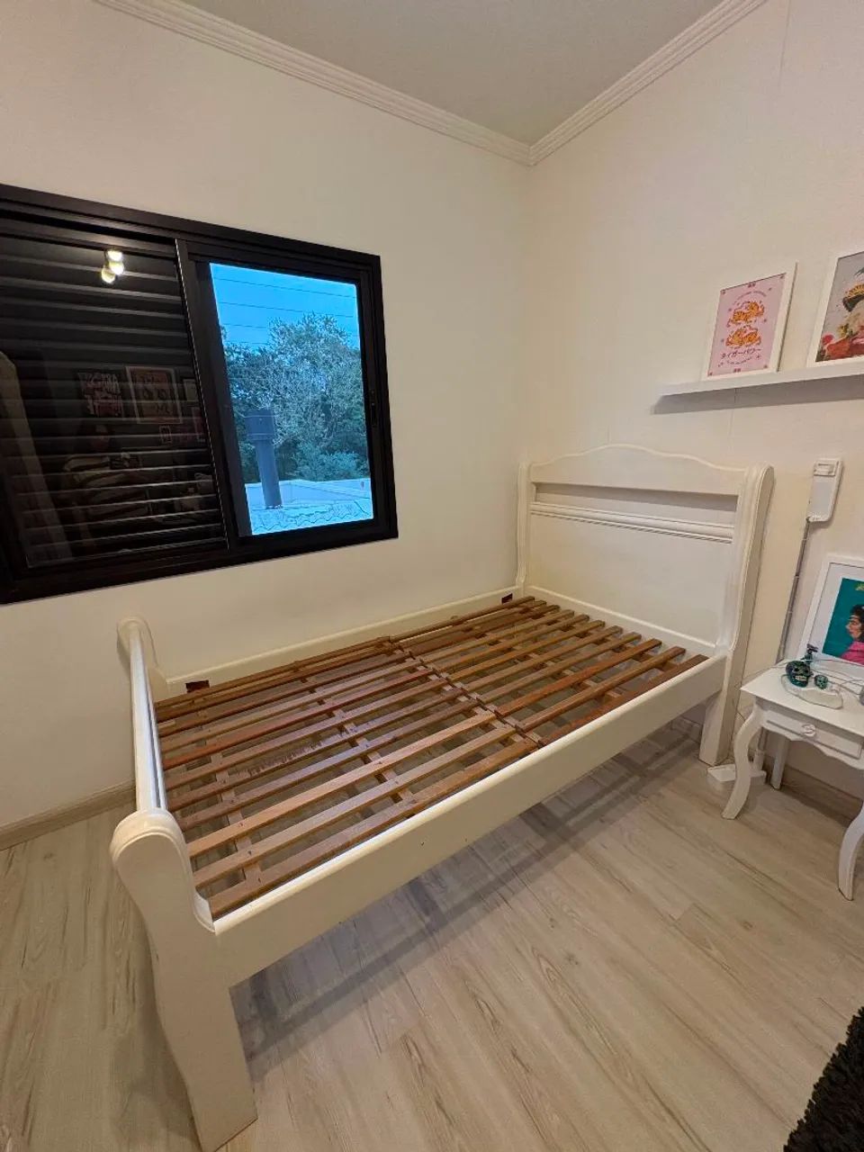 Cama Solteiro em madeira maciça e medidas adicionais 