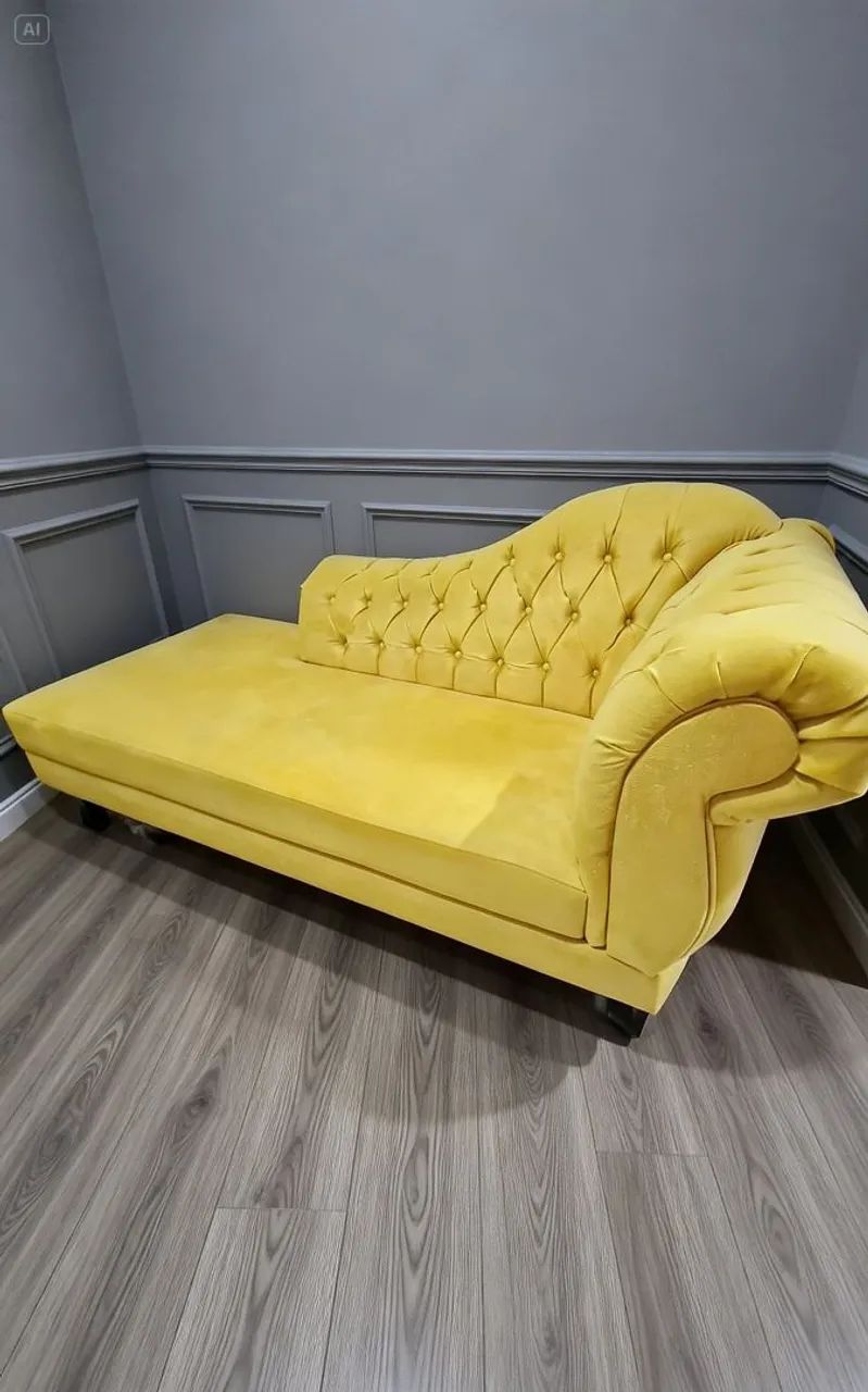 Divã chaise longo capitonê clássico 