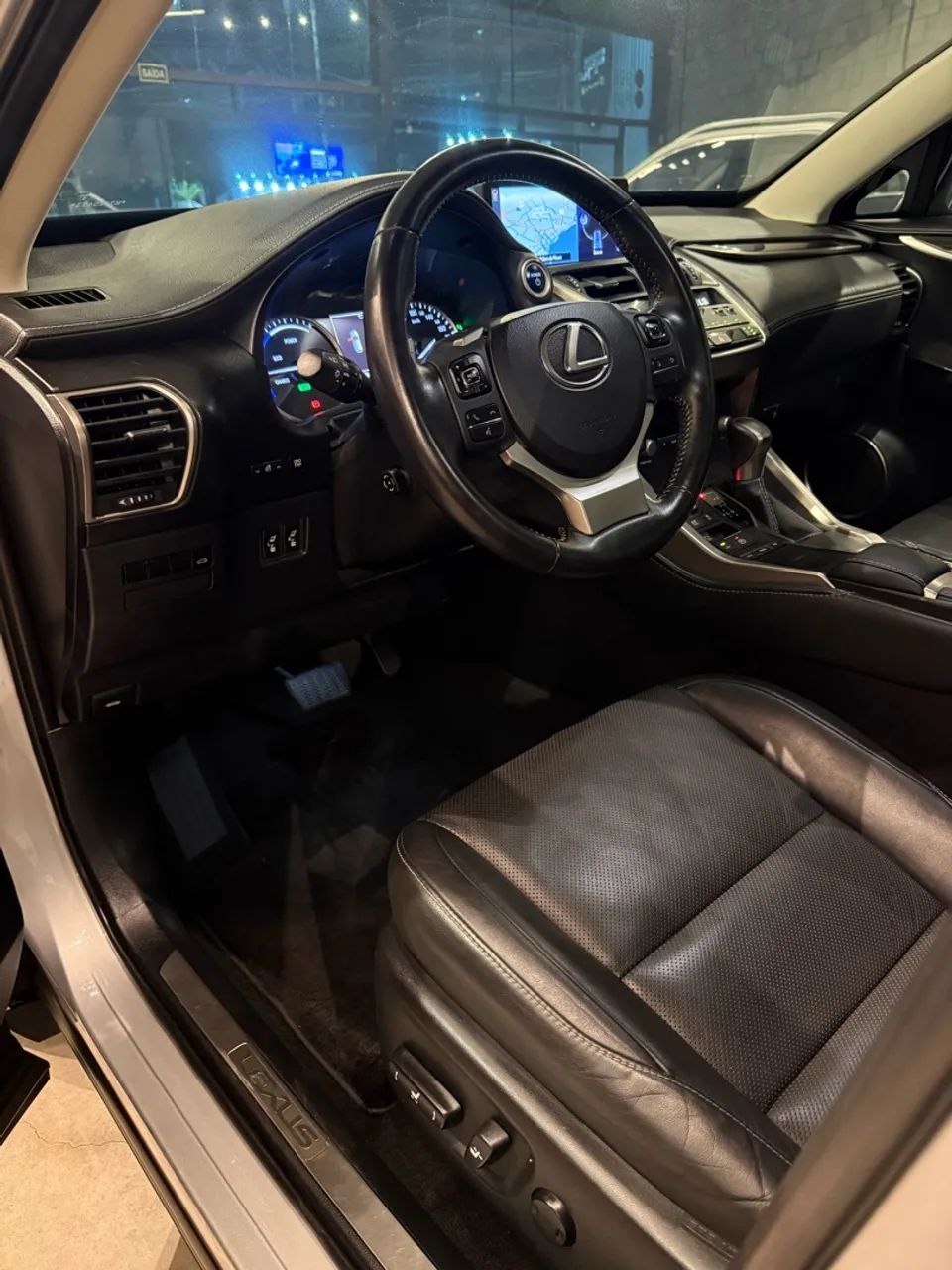Lexus NX-300 H Luxury 2.5 16V Aut., foto 7 de 11