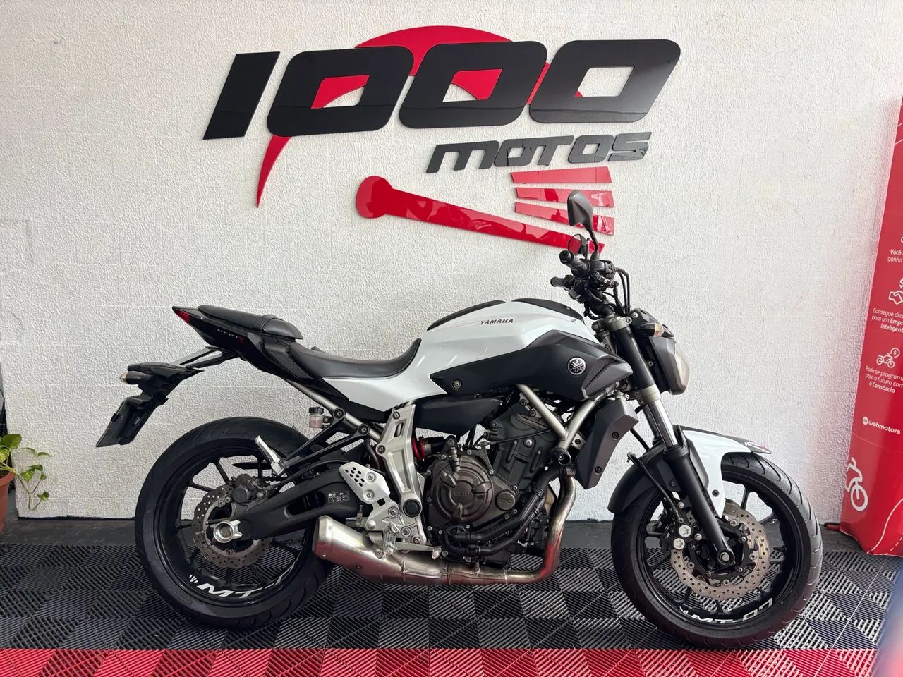 YAMAHA MT 07  - Foto 4
