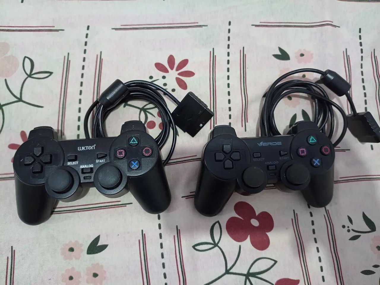 Vendo 2 controles de PS2 