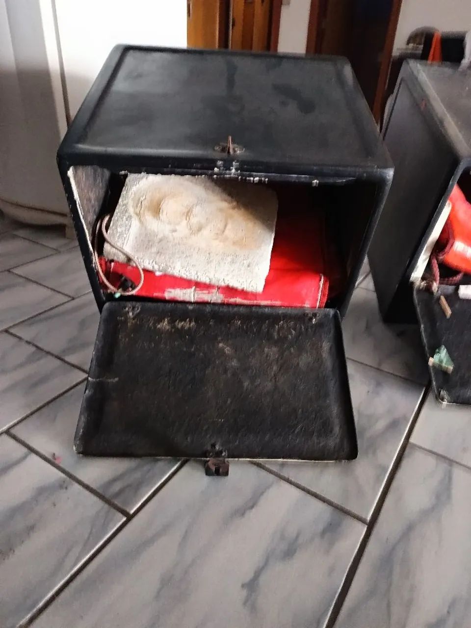 Três baús de moto para pizza em fibra com ferragens e bolsas térmica  - Foto 4