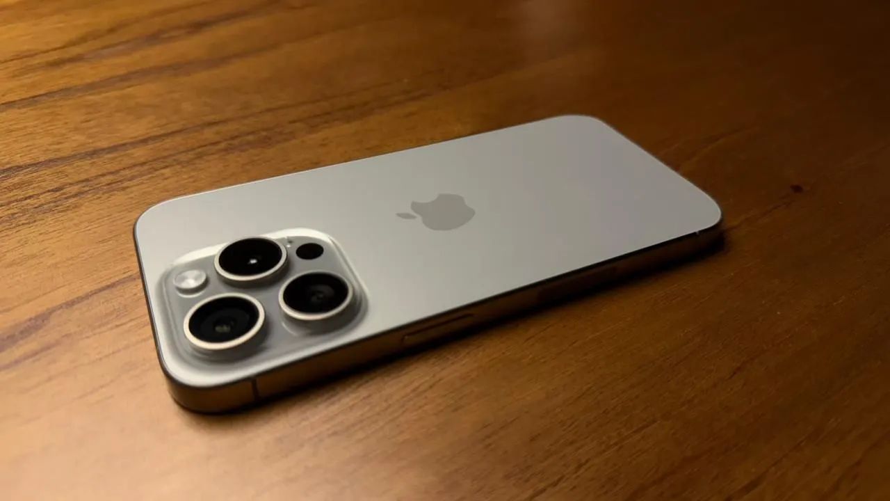 Vendo iphone 15 pro 512gb titanium natural - Celulares e