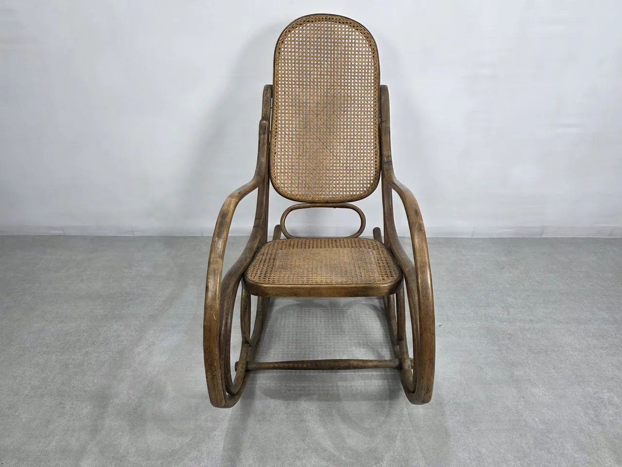 Cadeira de balanço Michael thonet 