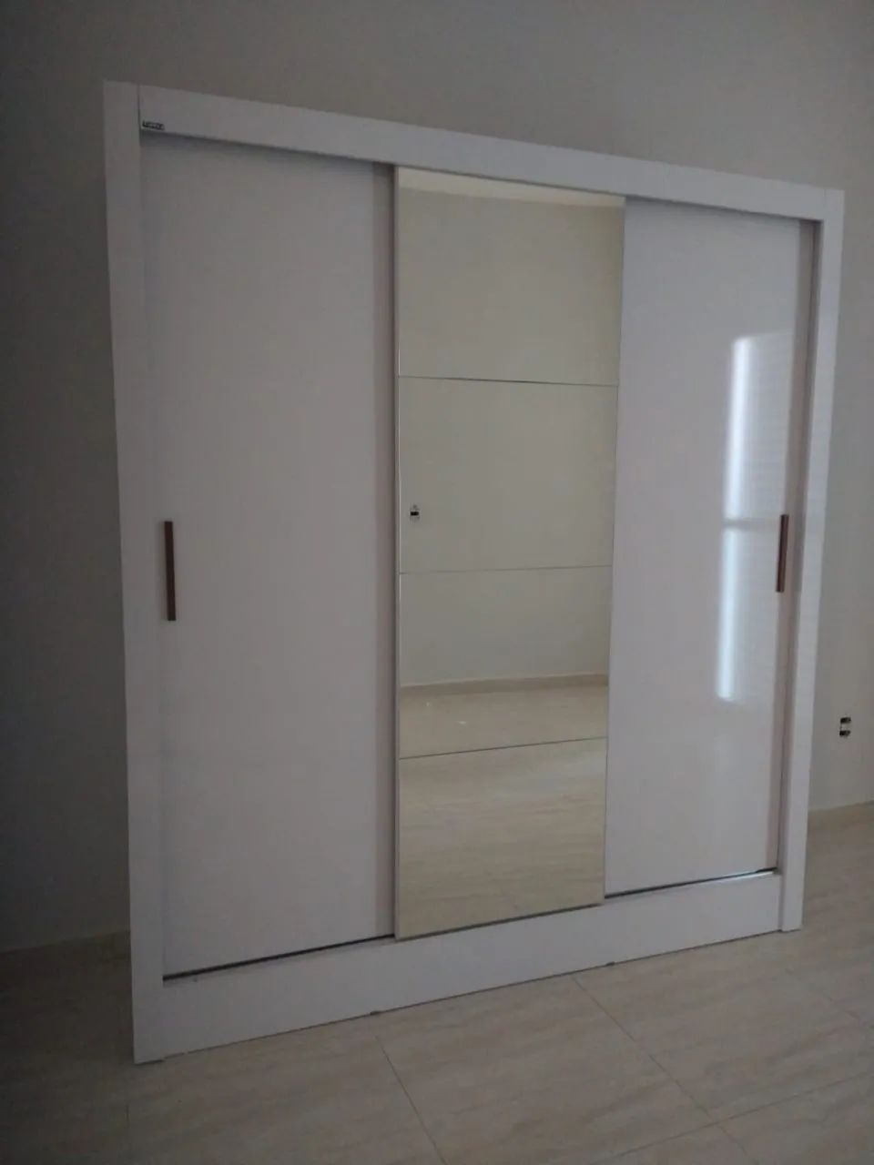     Guarda-Roupa de Casal Compacto - Ótimo Estado - Foto 3
