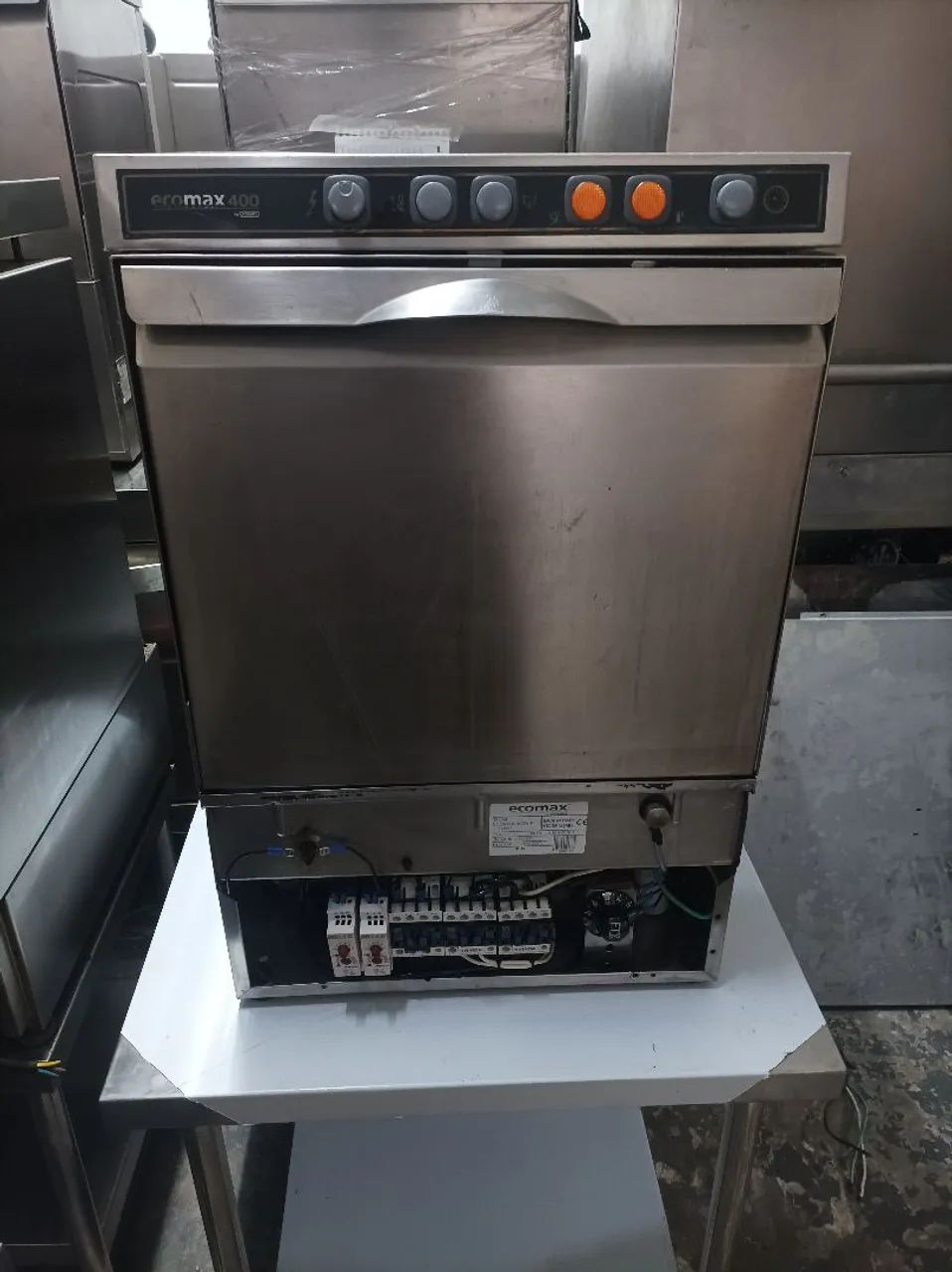Maquina de lavar louça industrial Hobart ecomax 400