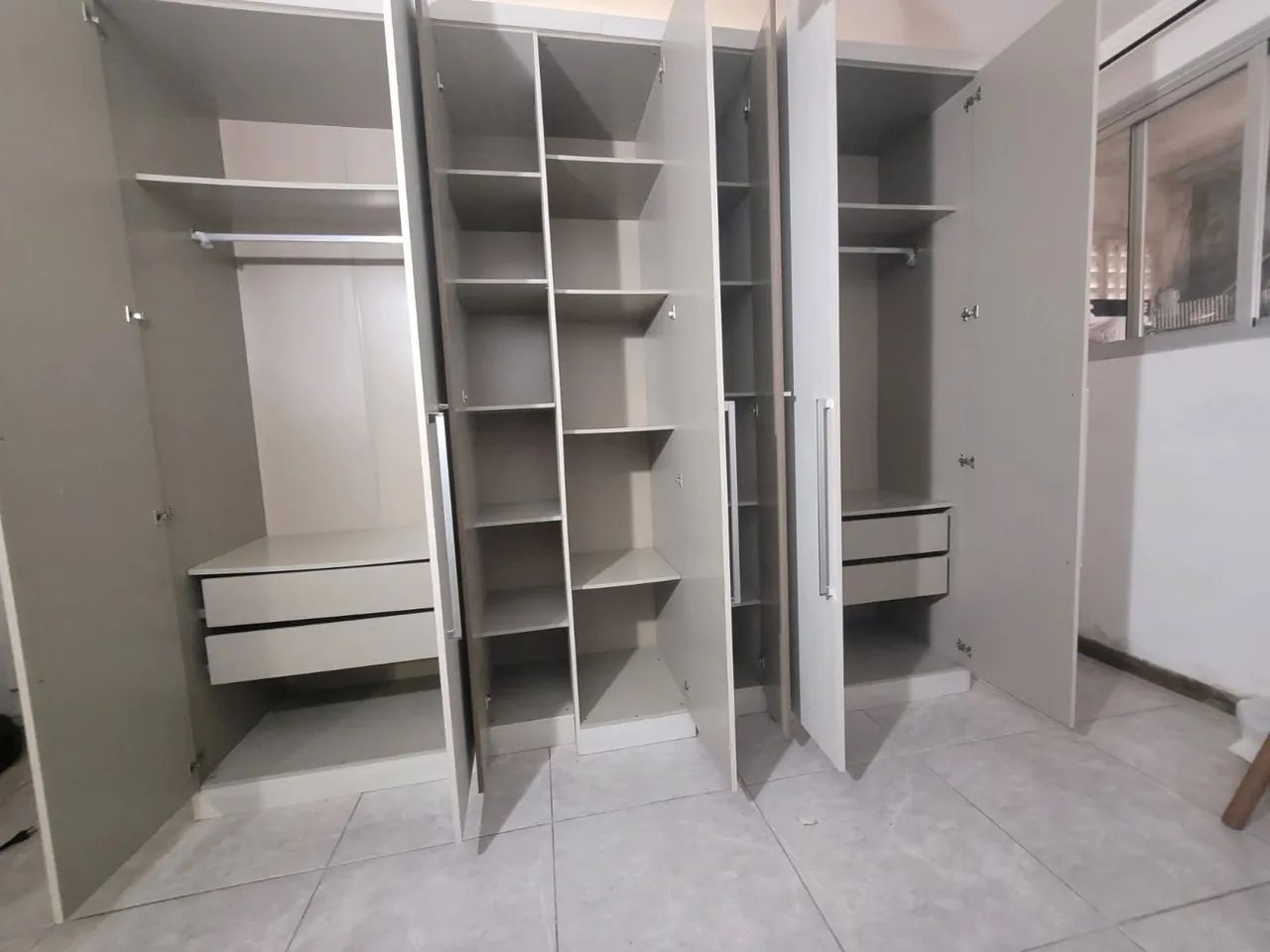 Vendo guarda-roupa Grande - Foto 2
