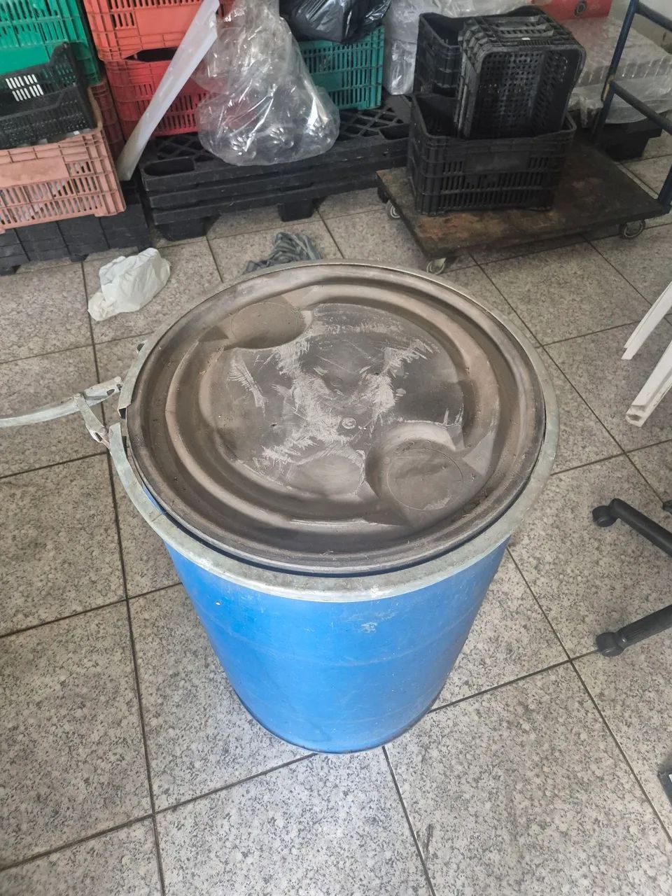 Tambor de 200L com trava e tampa - Foto 2
