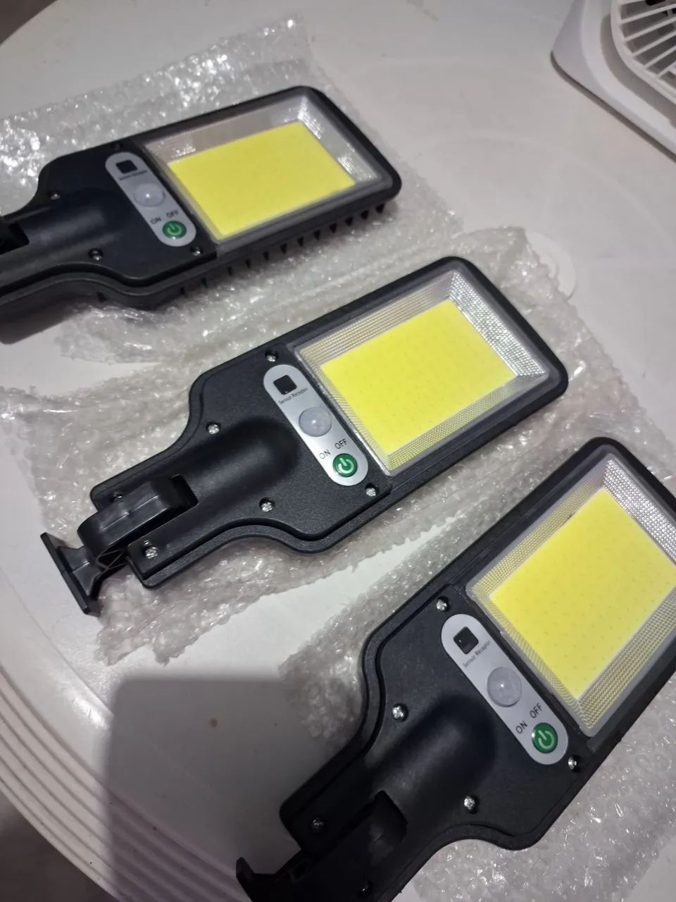 Refletor Luminária led solar sensor de presença - Foto 2