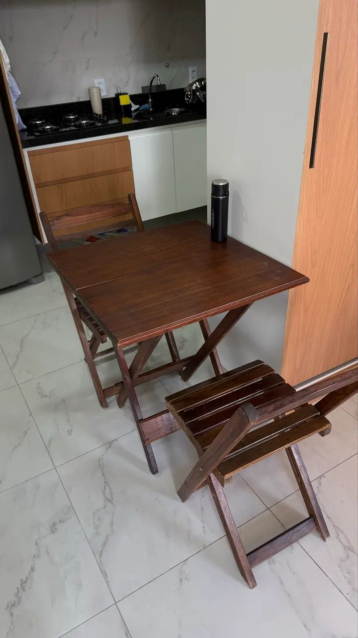 Conjunto Mesa e cadeiras - Foto 2