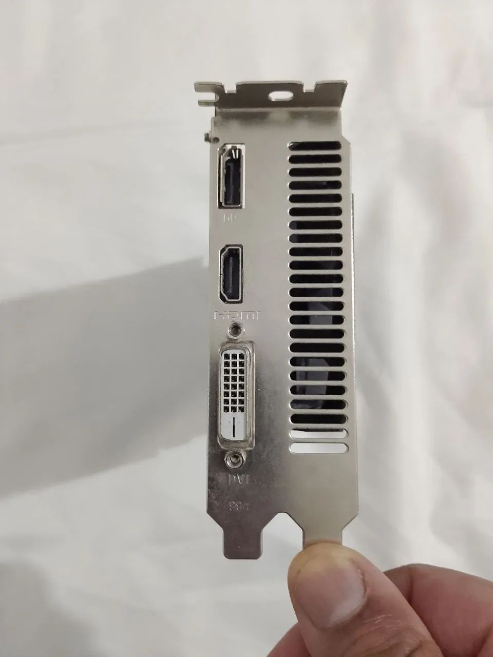 Placa de vídeo RX 560 4 GB DDR5 com defeito  - Foto 2
