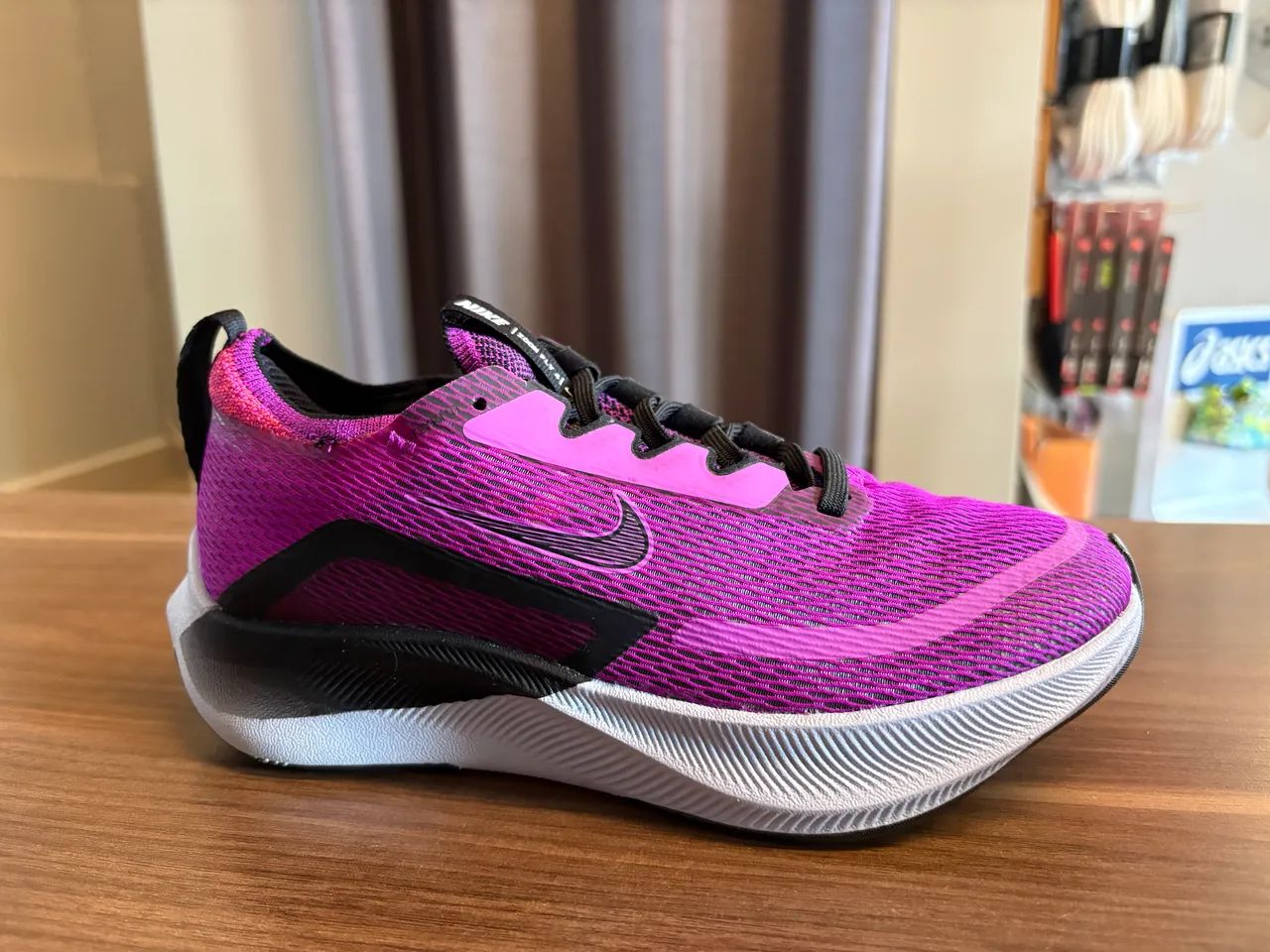 Tênis Nike ZoomFly 4 - Foto 4