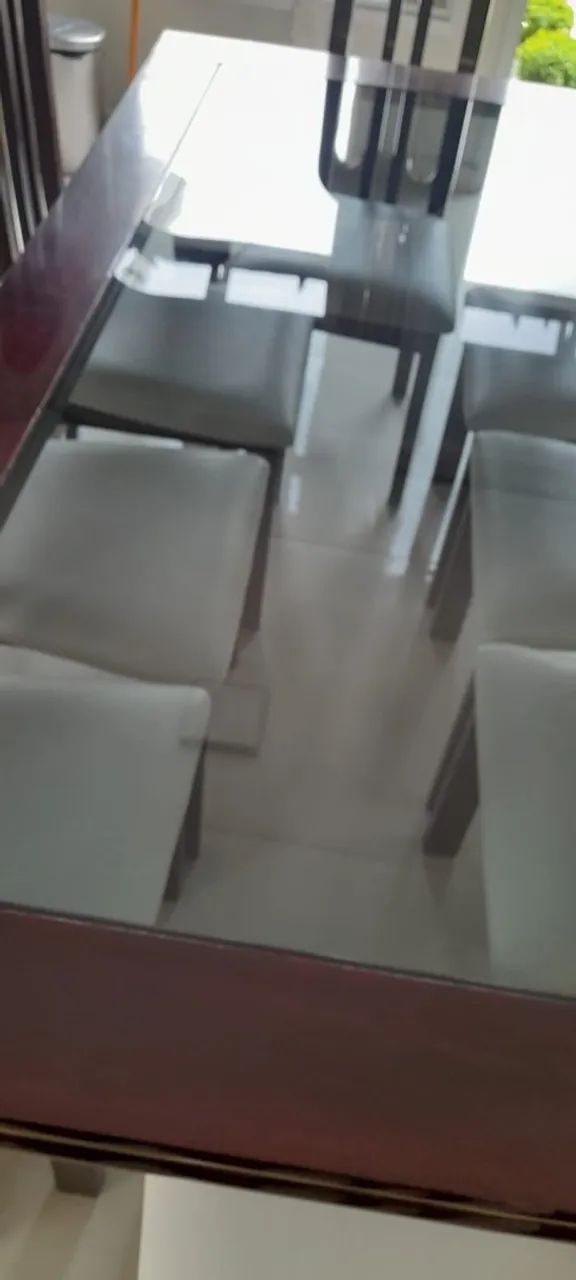 Mesa de madeira maciça com 8 cadeiras  - Foto 5