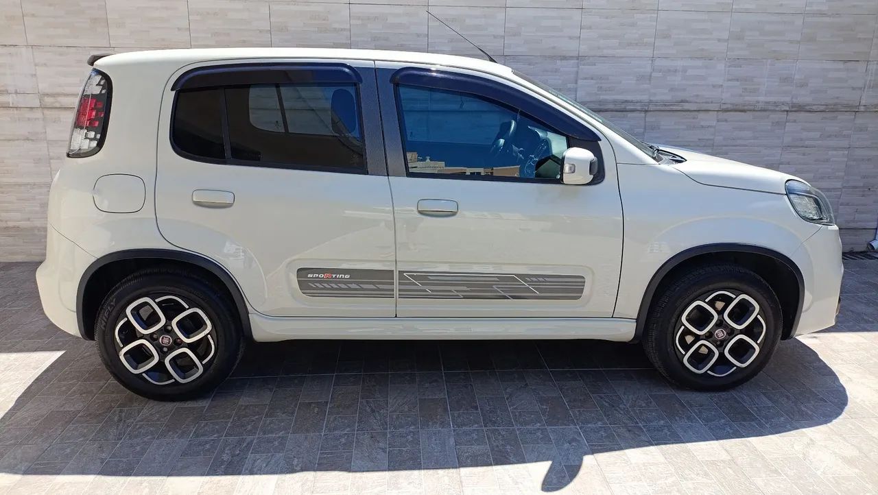 Fiat Uno Sporting 1.4 EVO Fire Flex 8V 4P 2016 - Foto 3