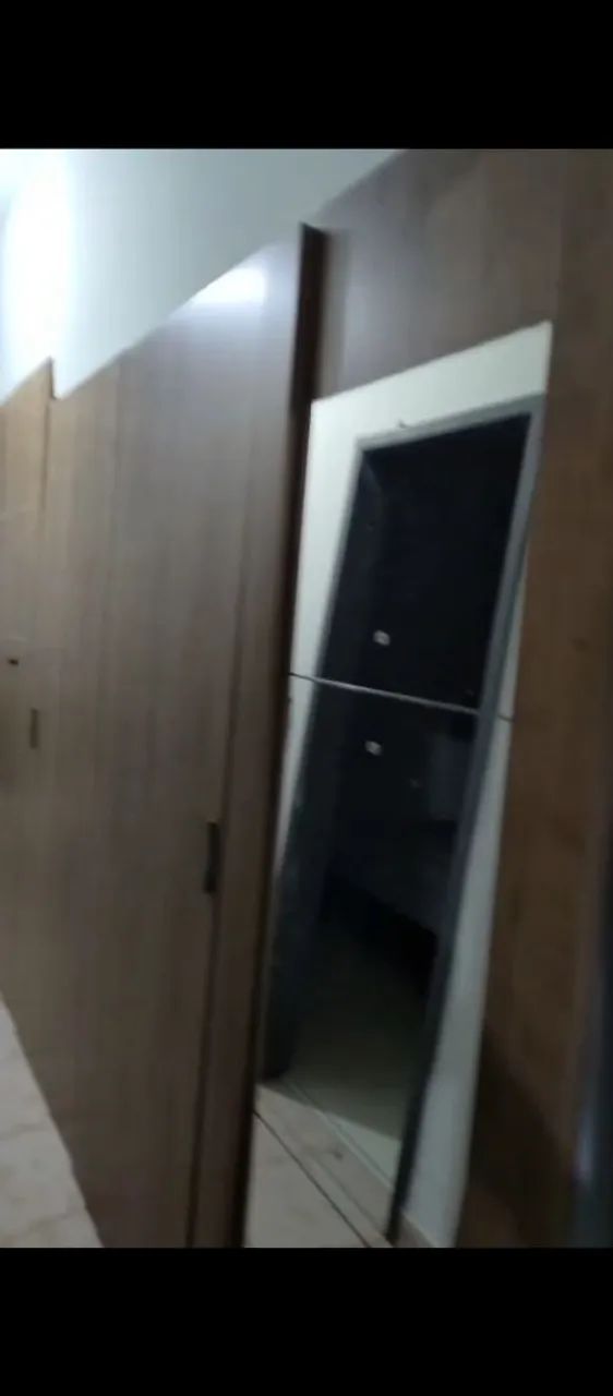 Vendo guarda roupa no valor de 750 reais com  entrega e montagem  - Foto 4