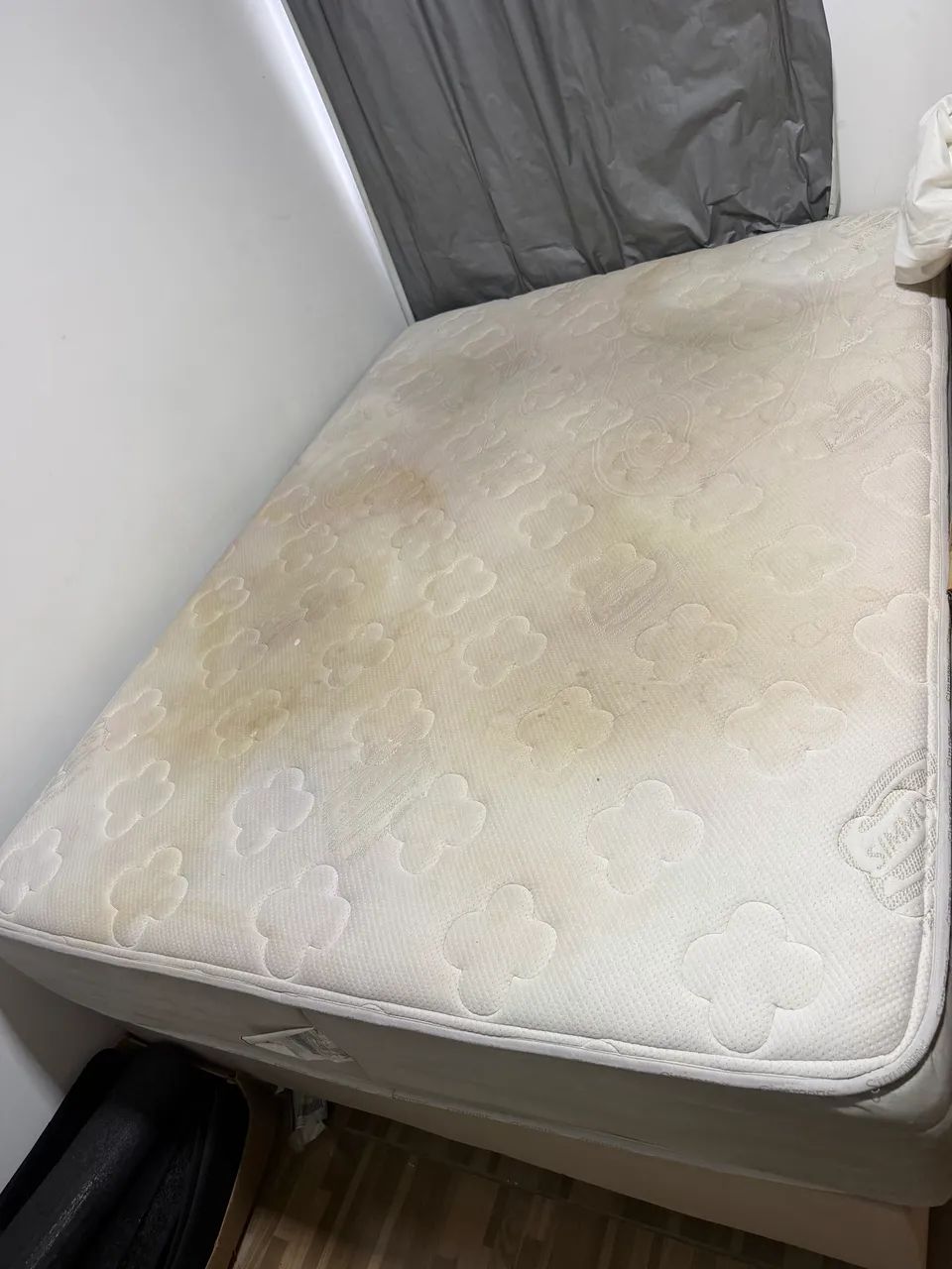 Cama casal Simmons