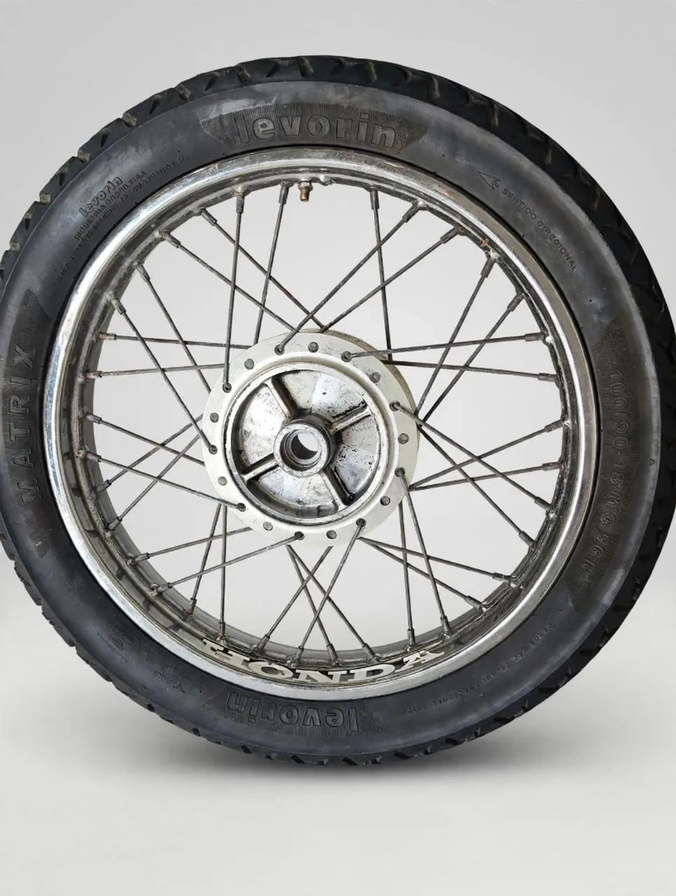 Roda com pneu  - Foto 2