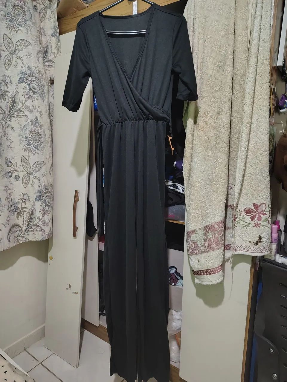 Macacão preto transpassado 