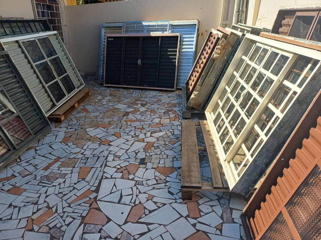 Vendemos  e Compramos Janelas usadas  - Foto 2