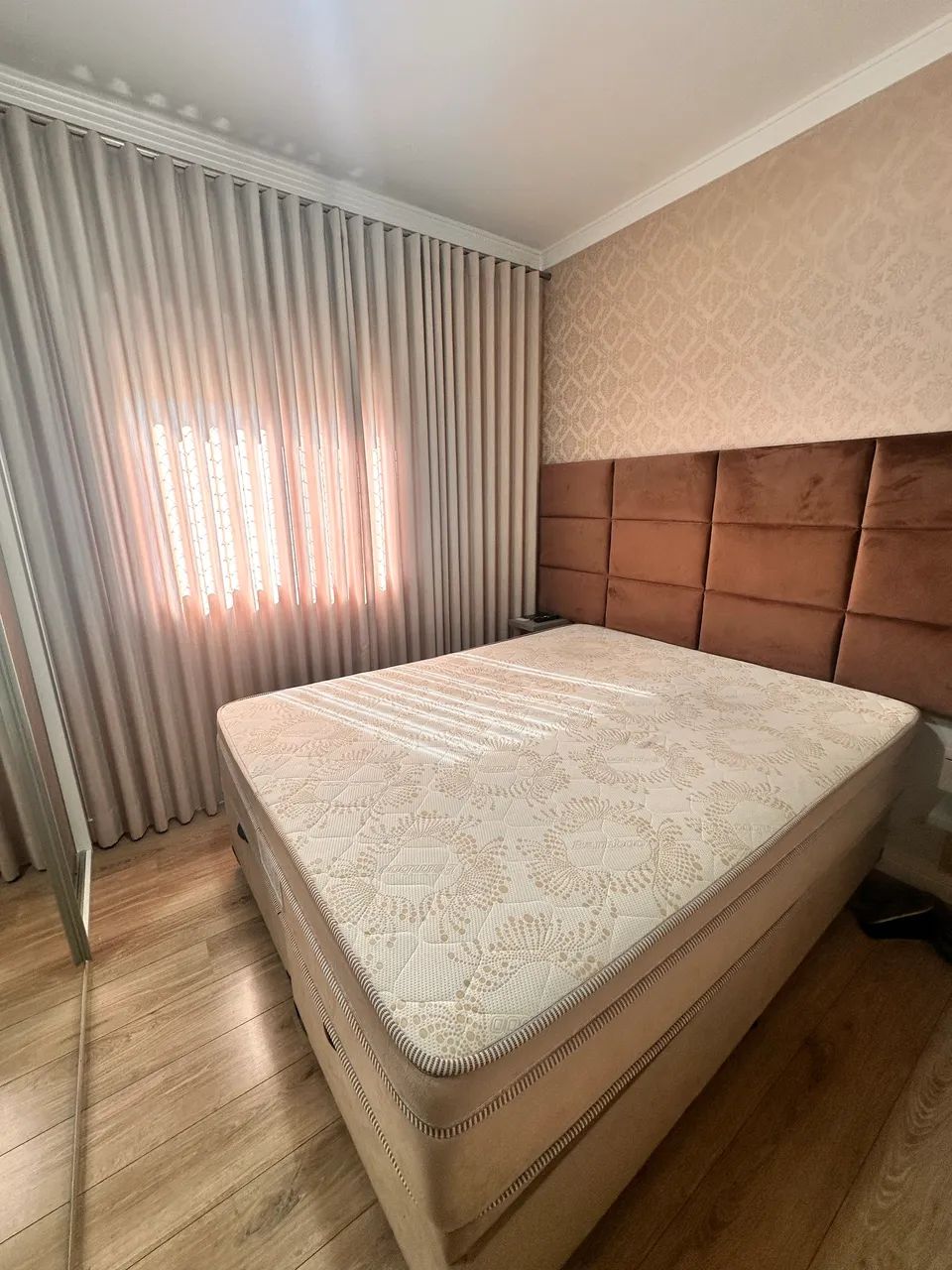 Cama queen size em ótimo estado de conservação  - Foto 3