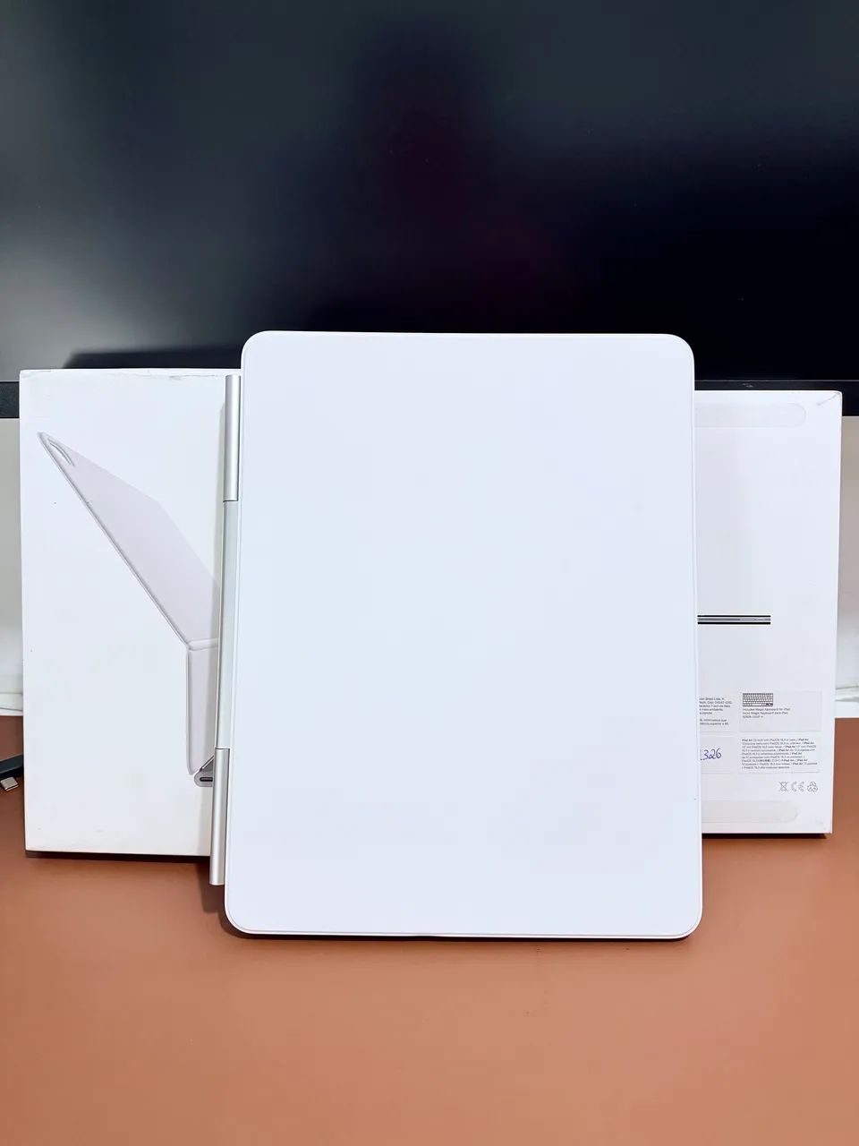 iPad Air 13 Magic Keyboard White  - Foto 3