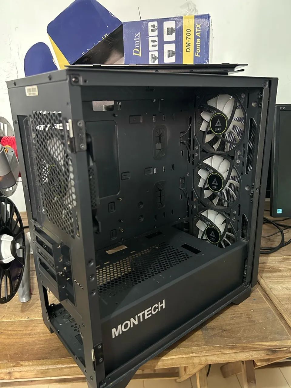 Gabinete Montech Air 100 com 4 fan