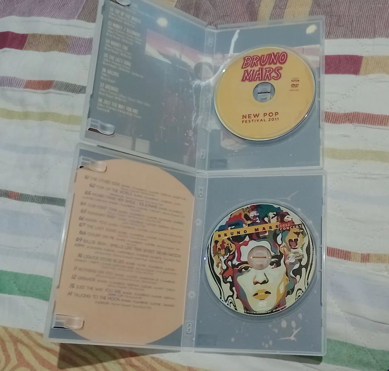 kit com 2 dvds originais Bruno Mars (com pôster de brinde) - Foto 3