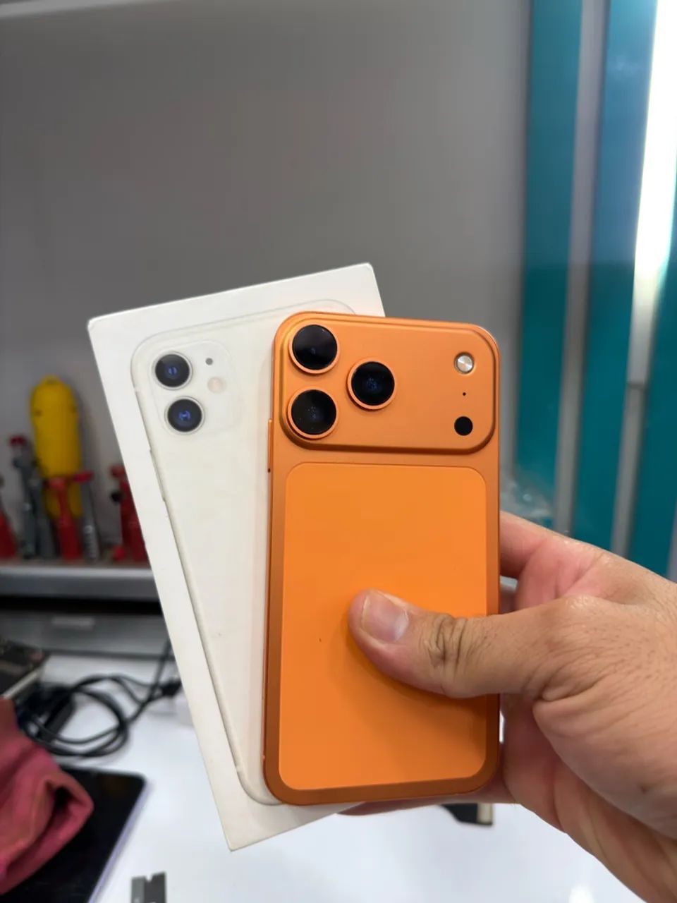 iPhone 11 64gb (carcaça 17 Pro) - Celulares e Smartphones