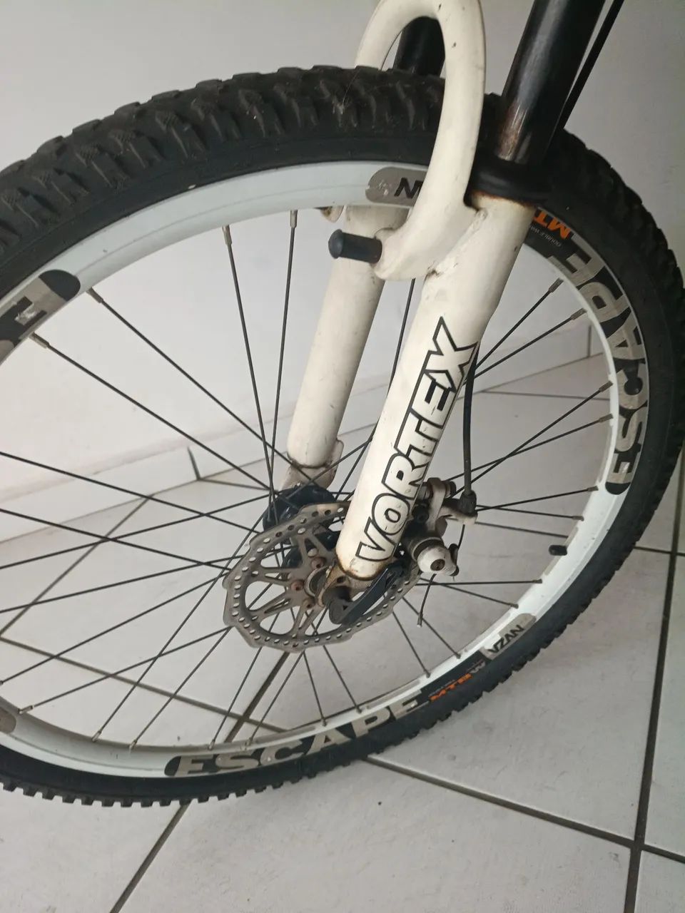 Bicicleta aro 26 com freio a disco e amortecedor  - Foto 2