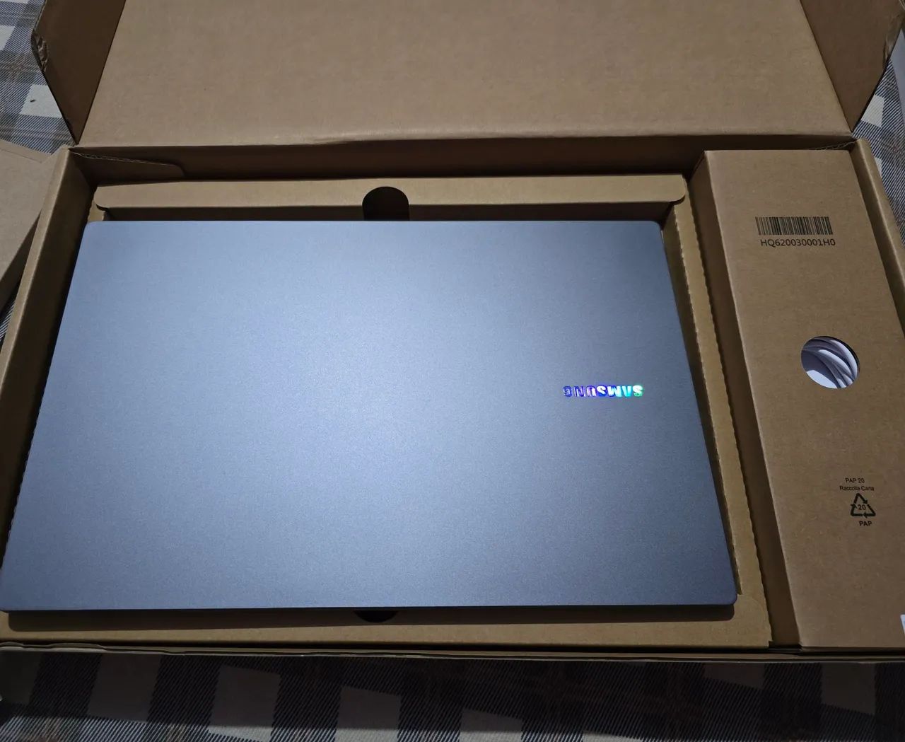Vende-se notebook Samsung Book4