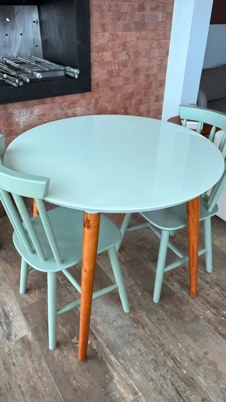 Mesa tok&stok com tampo de vidro