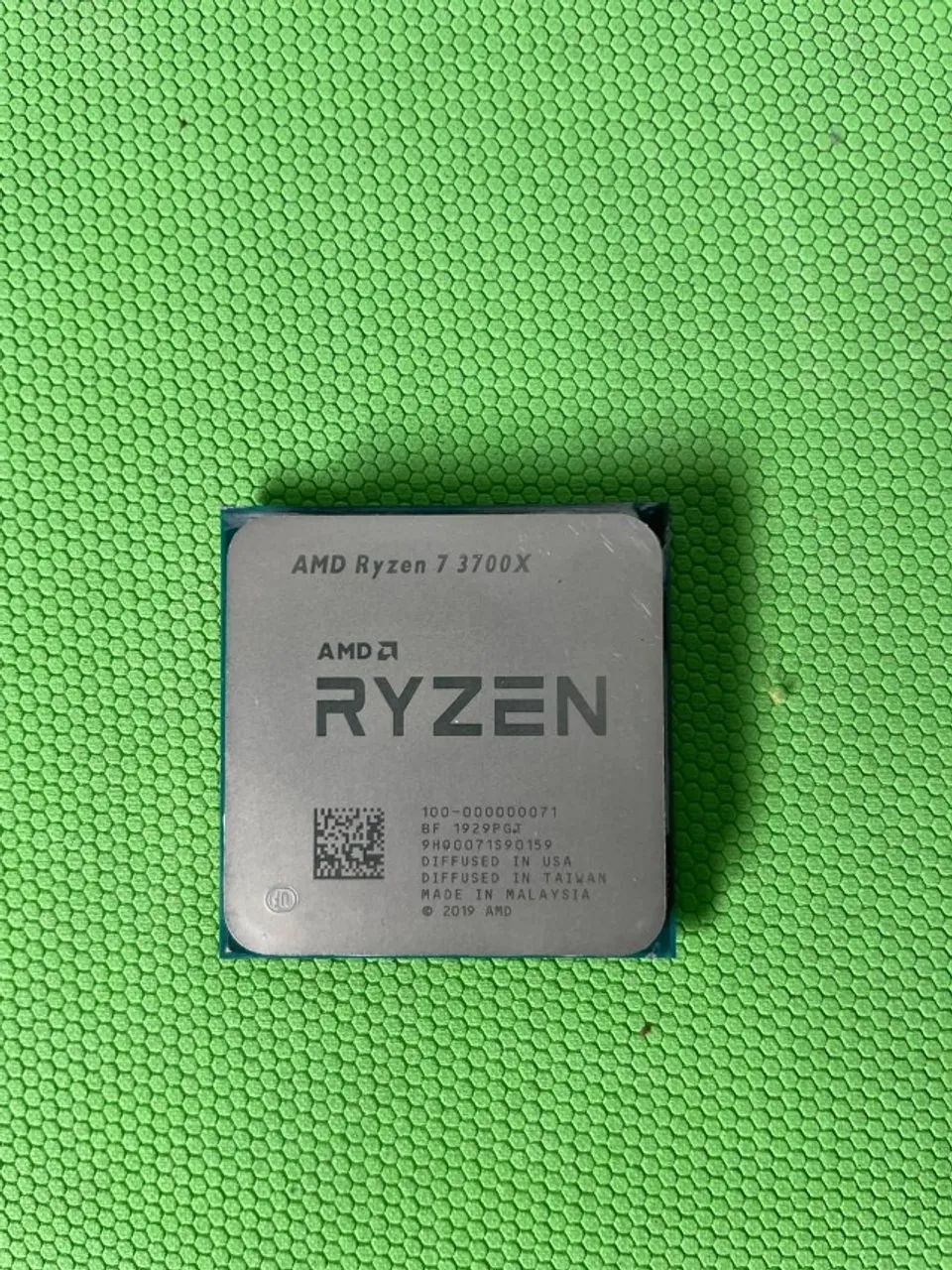Processador AM4 RYZEN 3700X AMD + Cooler Wraith Prism RGB