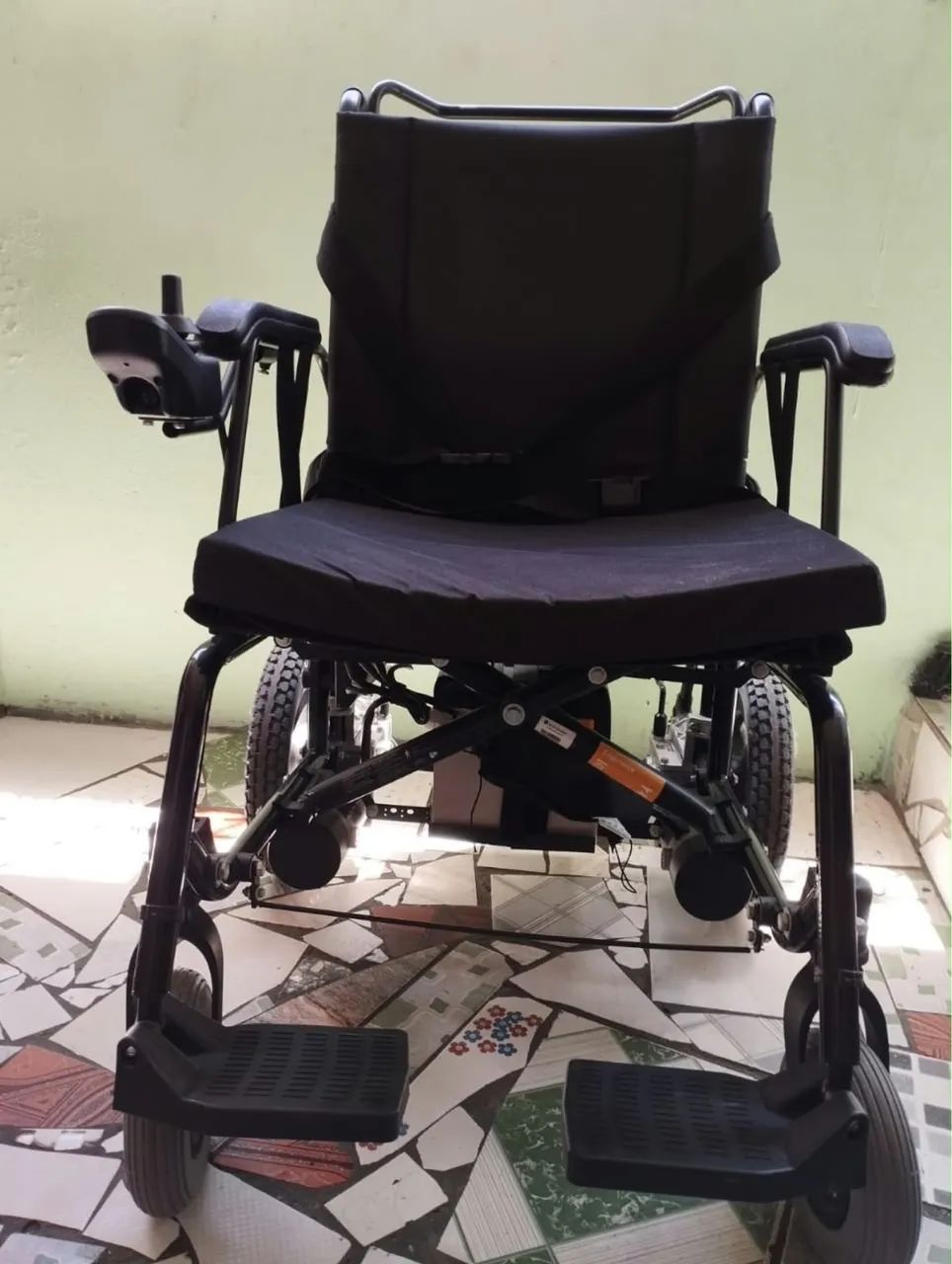 Cadeira de rodas motorizada 