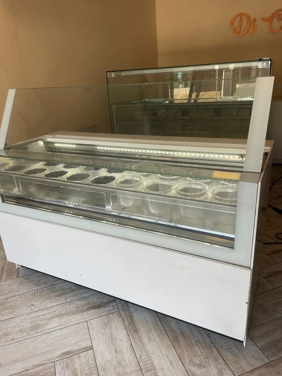 Vitrine expositora de Gelato e sorvete Isa