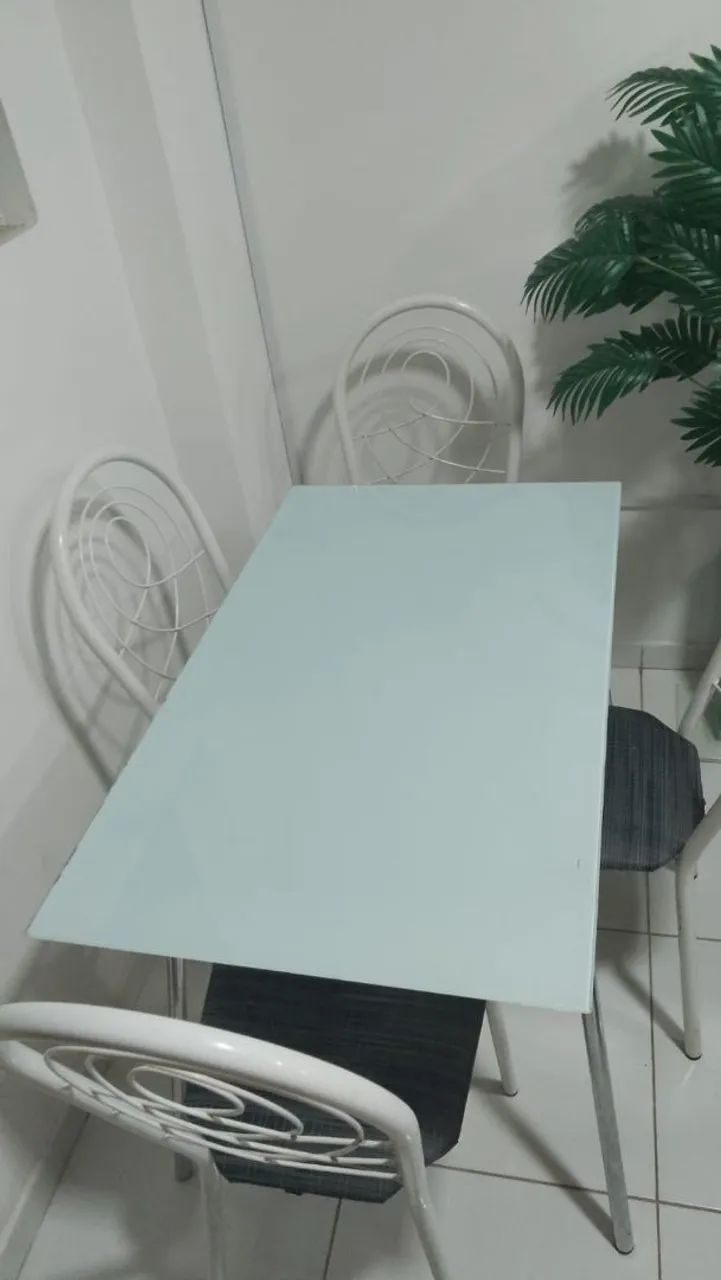 Venda de mesa de vidro com cadeiras - Foto 2