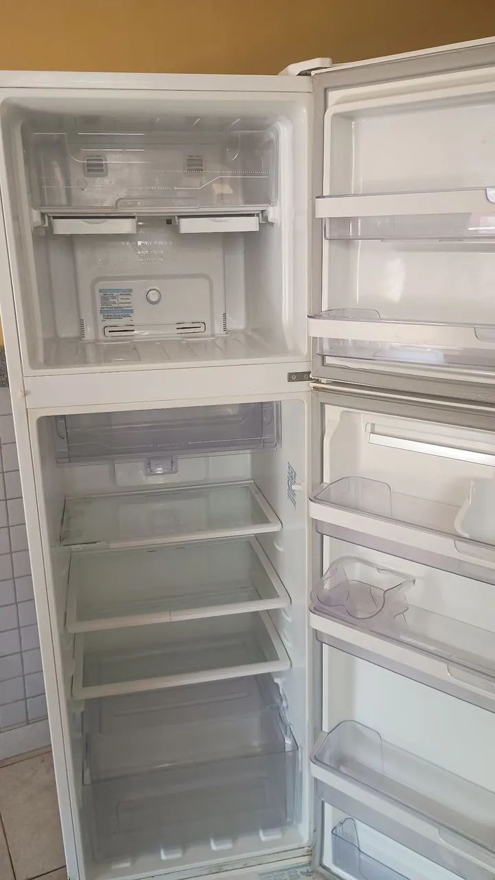 Refrigerador Eletrolux Frost Free  - Foto 2