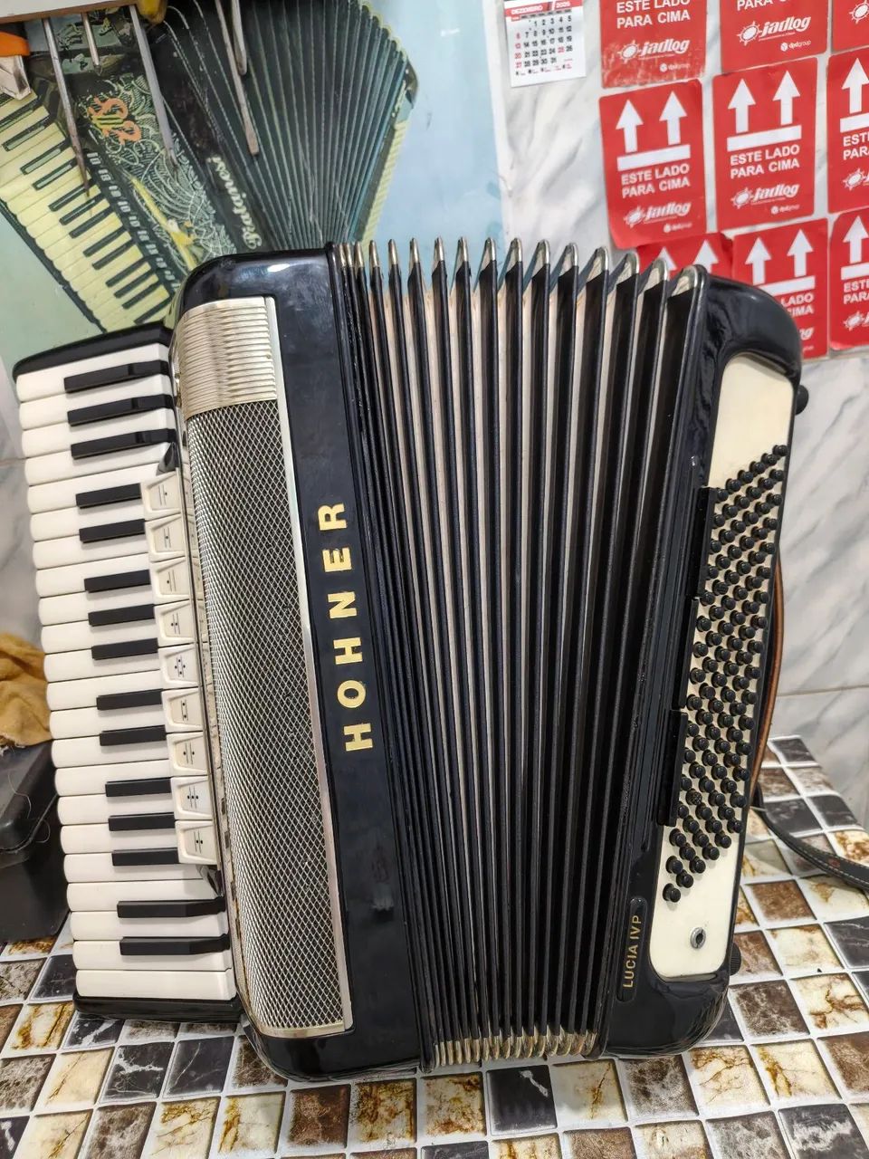 Sanfona HOHNER 96 baixos quartas - Foto 4