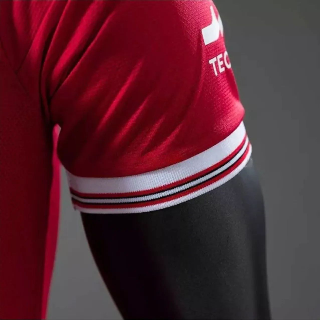(DEFEITO) Camisa Manchester United 2027 - Foto 4