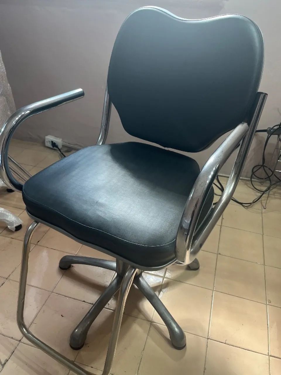 Cadeira hidráulica e lavatório  - Foto 3